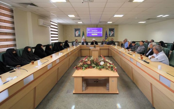سالمندان تحت حمایت کمیته امداد به مشهد اعزام میشوند سالمندان تحت حمایت کمیته امداد به مشهد اعزام میشوند